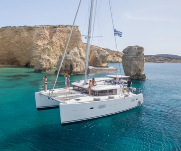 Naxos: Crucero privado de medio día en catamarán con todo incluido