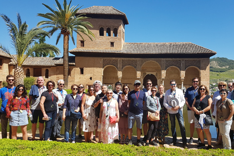 Alhambra: szybkie zwiedzanie ogrodów Generalife i AlcazabyAlhambra: ogrody Generalife i Alcazaba w trybie przyspieszonym