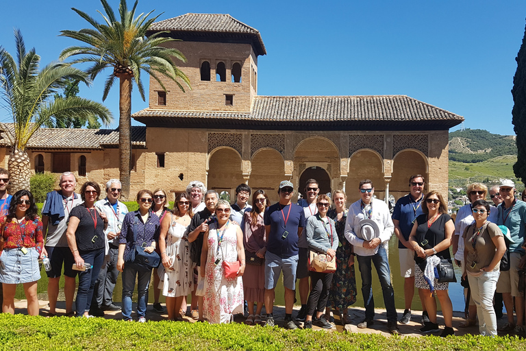 Alhambra: szybkie zwiedzanie ogrodów Generalife i AlcazabyAlhambra: ogrody Generalife i Alcazaba w trybie przyspieszonym