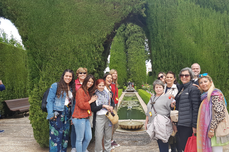 Alhambra: szybkie zwiedzanie ogrodów Generalife i AlcazabyAlhambra: ogrody Generalife i Alcazaba w trybie przyspieszonym