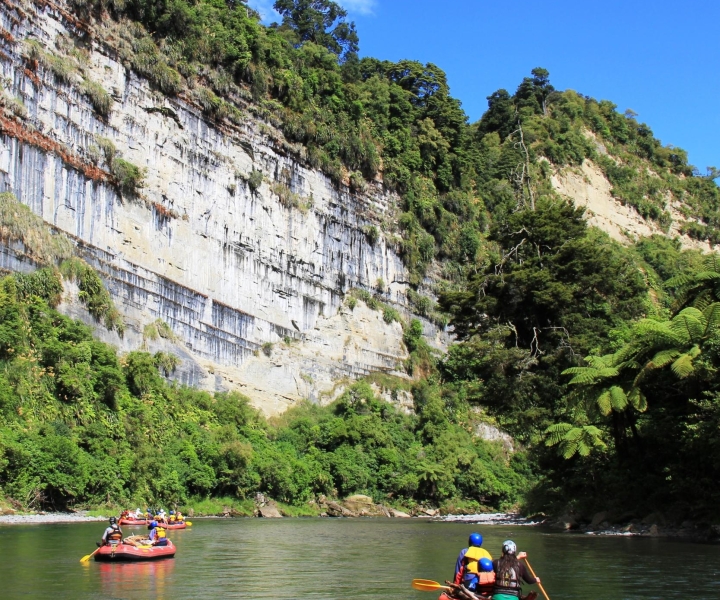 Pukeokahu: Full Day Family Rafting on the Rangitikei River