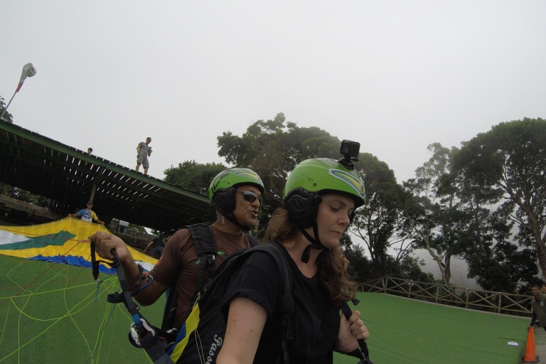 Rio de Janeiro: Tandem Paragliding Flight Tour with Meeting Point