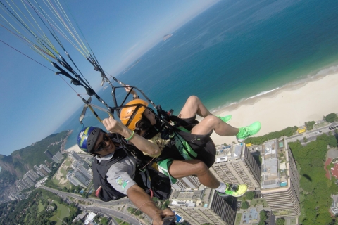 Rio de Janeiro: Tandem Paragliding Flight Tour with Meeting Point