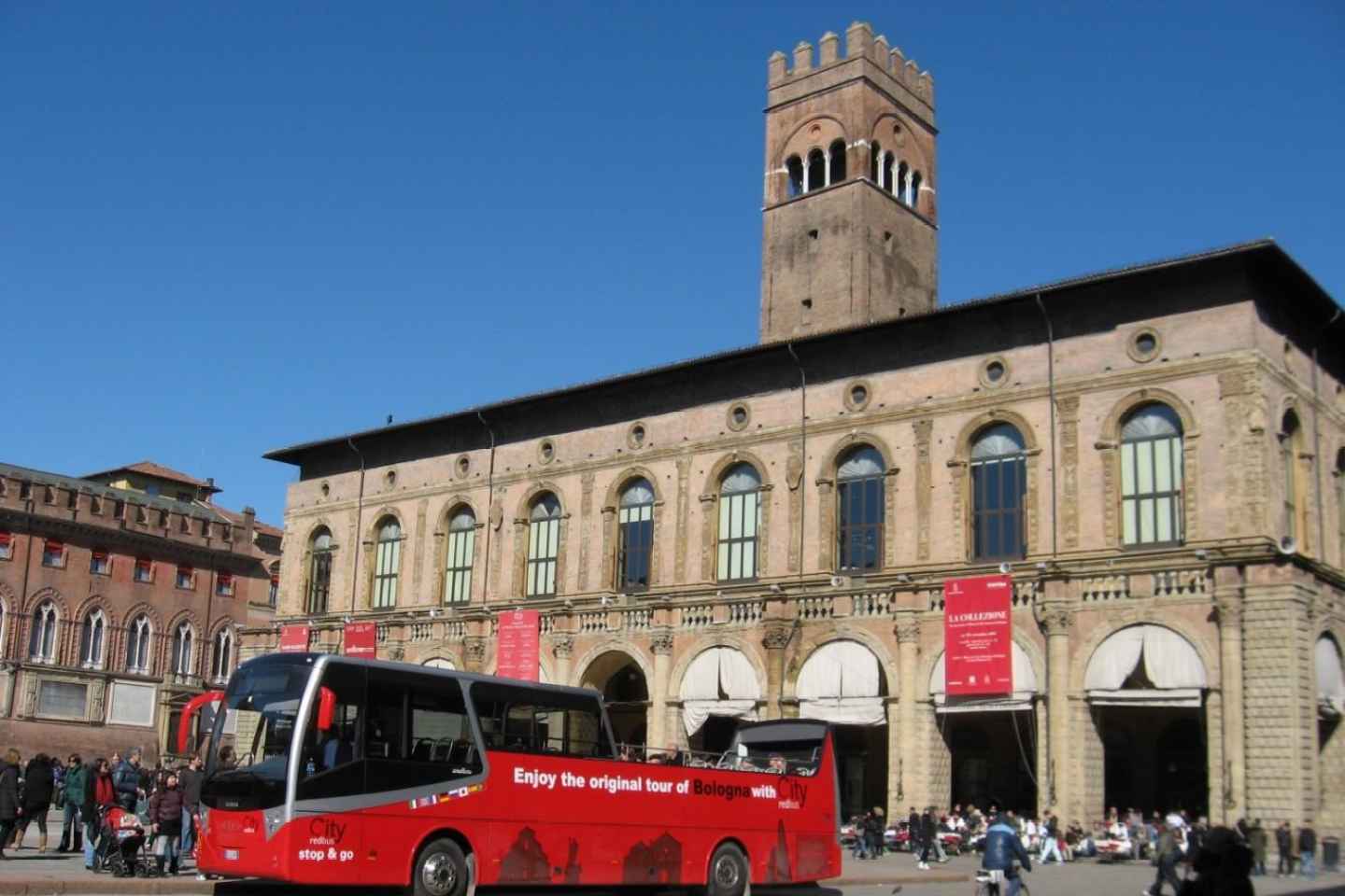 Bologna: „Red Bus“-Rundfahrt und Verkostung lokaler Gerichte
