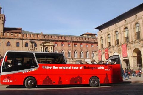 Bologne : visite en bus rouge de la ville et dégustation de produits locaux