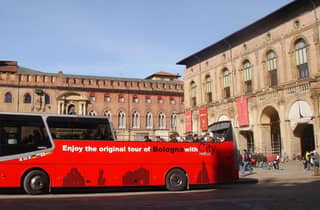 Bologne : visite citadine en bus et dégustation de spécialités locales