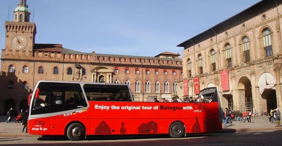 Bologna: Open Bus-Städtetour und lokale Lebensmittelverkostung