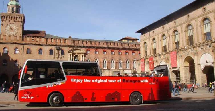 Bolonha: Passeio de ônibus vermelho pela cidade e degustação de comida local