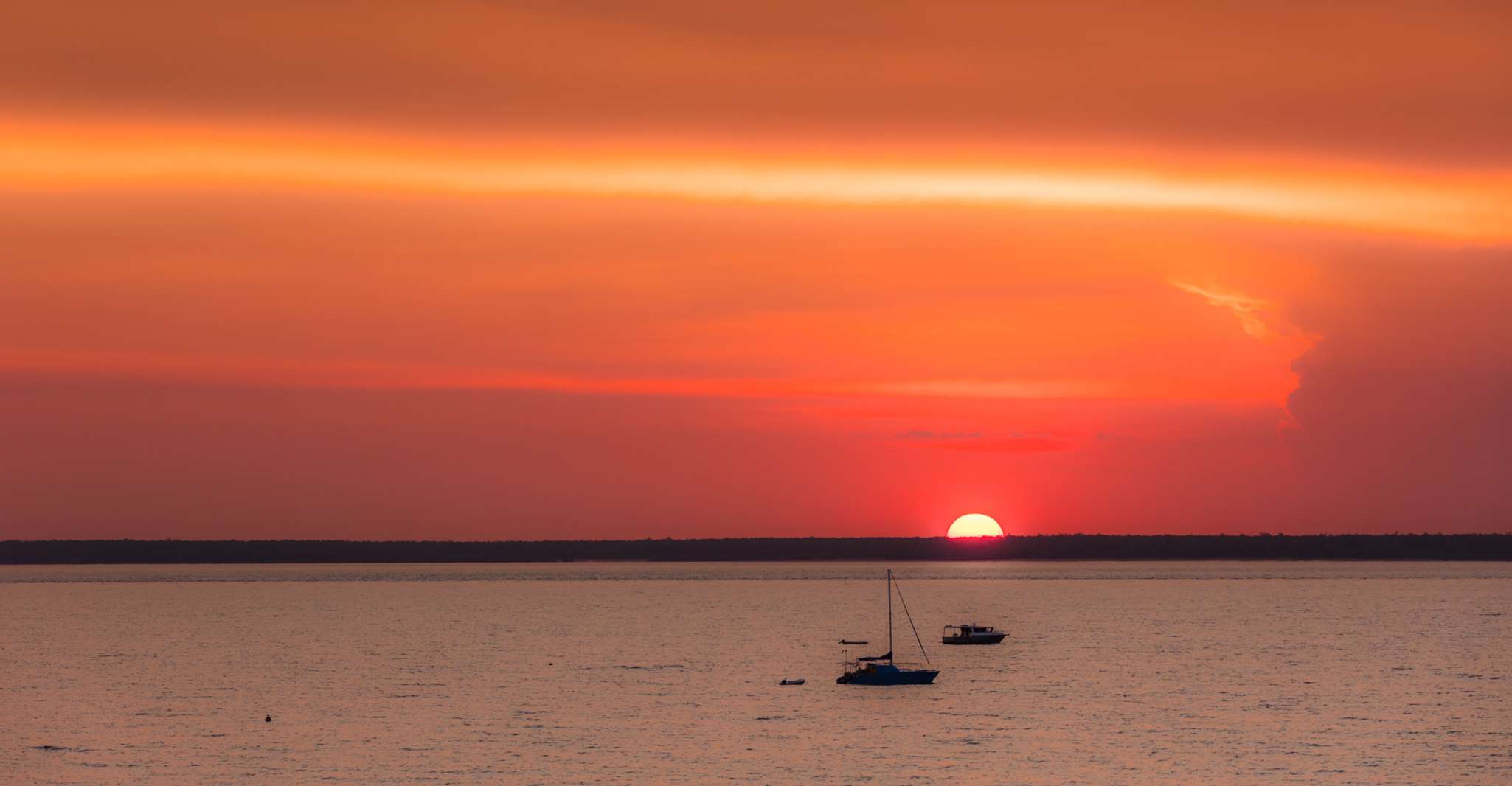 Darwin Harbour, Gaze und Graze Sunset Cruise - Hizvo
