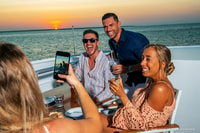 Darwin Harbour, Gaze y Graze Sunset Cruise - Hizvo