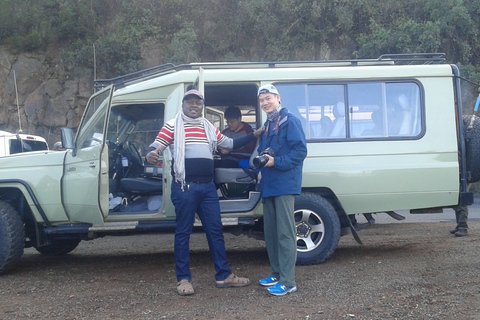 Safari budgétaire de groupe de 8 jours à travers le Kenya et la TanzanieSafari de 8 jours au Kenya et en Tanzanie Hébergement amélioré