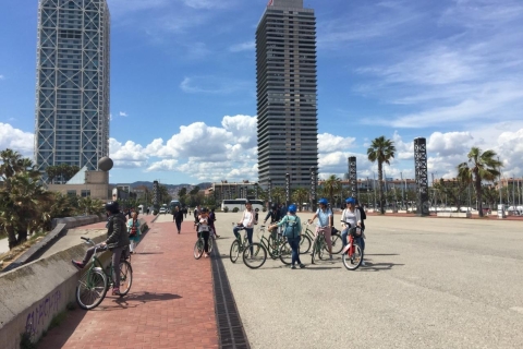 Barcelona: Caras del City Bike TourBarcelona: Tour privado en bici por las caras de la ciudad