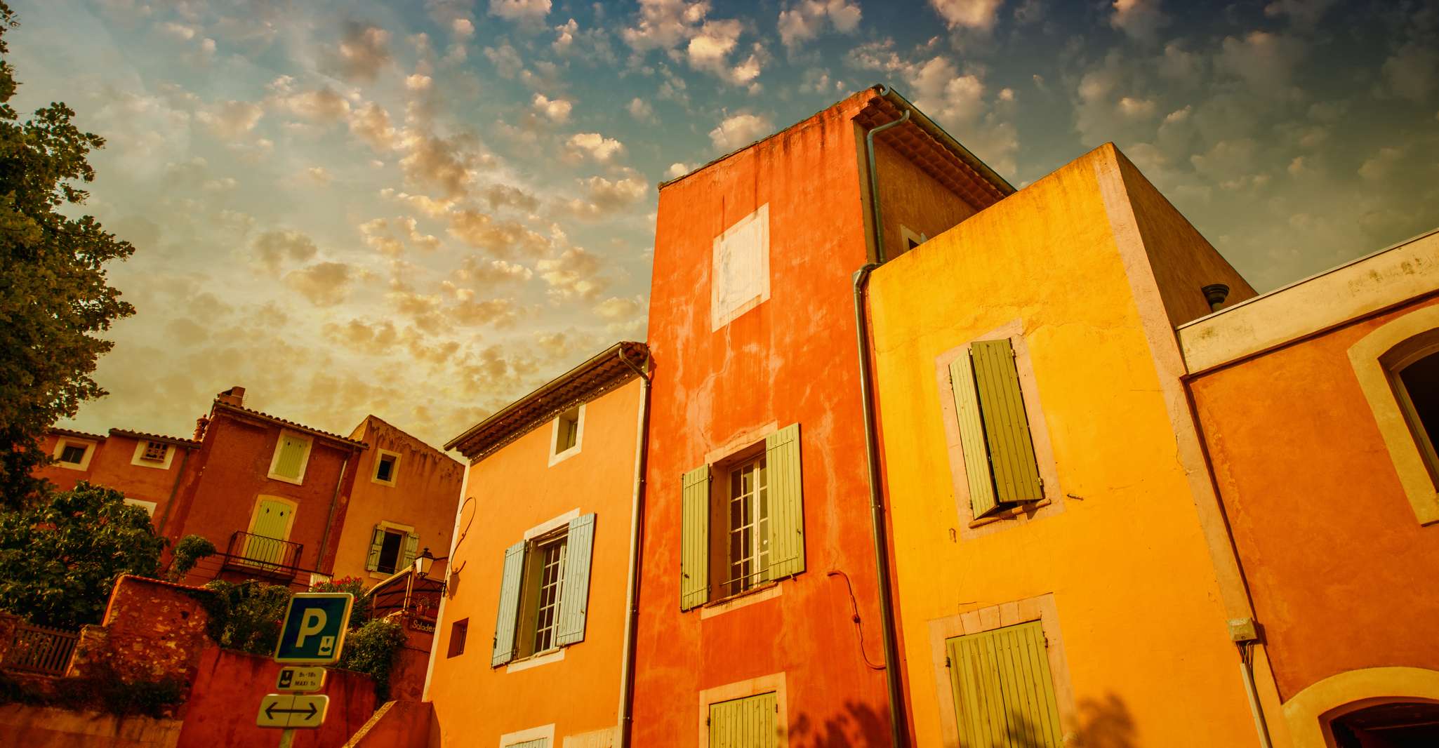 From Avignon, Lavender & Luberon villages - Housity