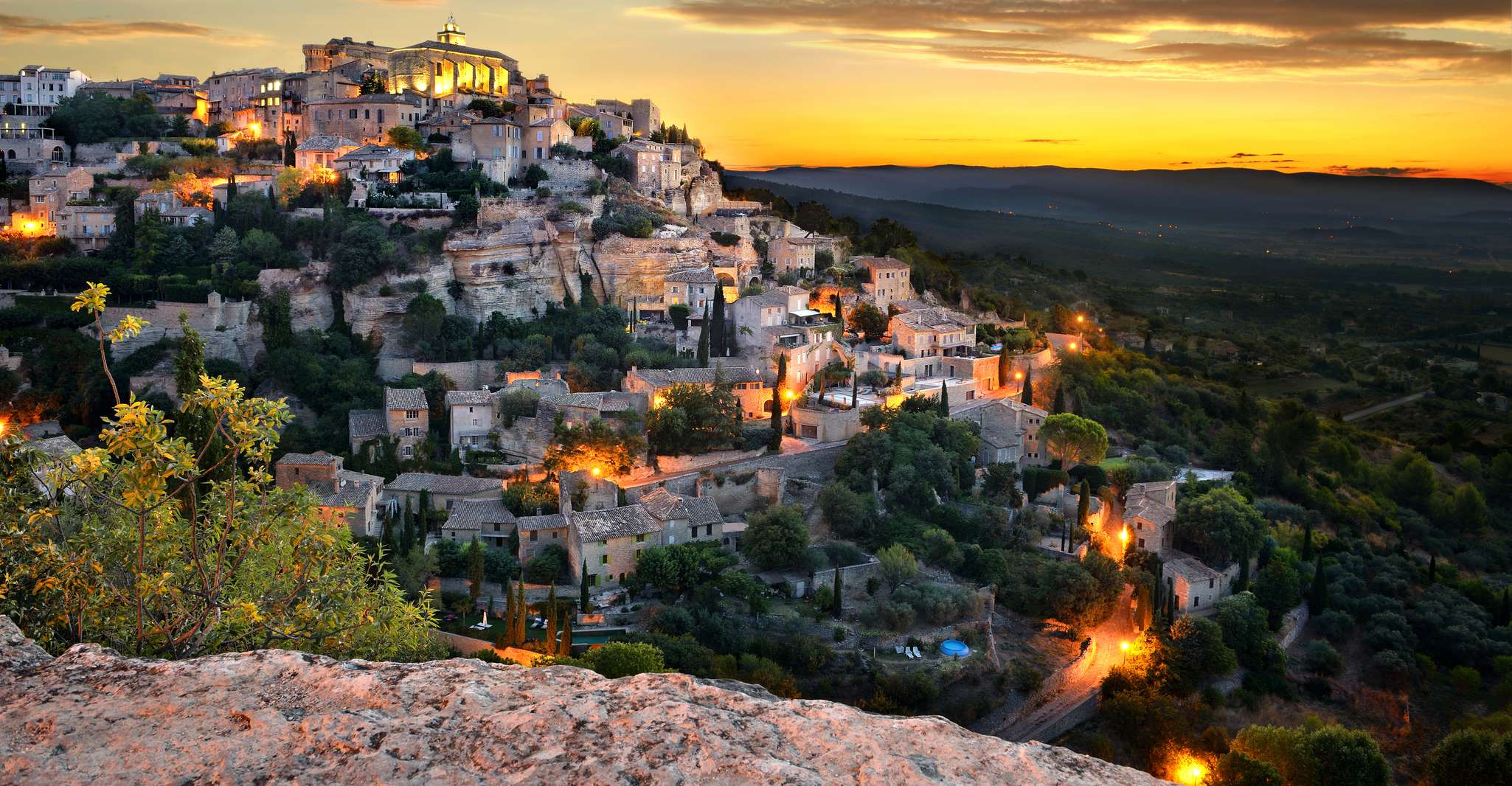 From Avignon, Lavender & Luberon villages - Housity