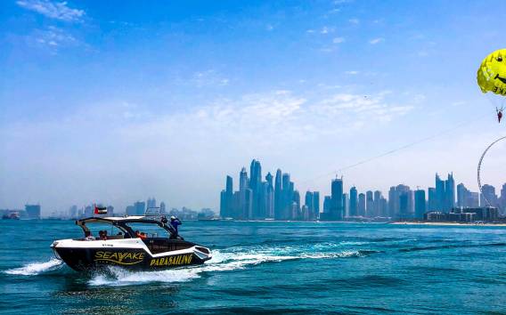 Dubai: Parasailing am Jumeirah-Strand