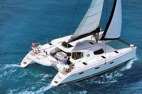 Milos: Full-Day Island Discovery Cruise with Lunch