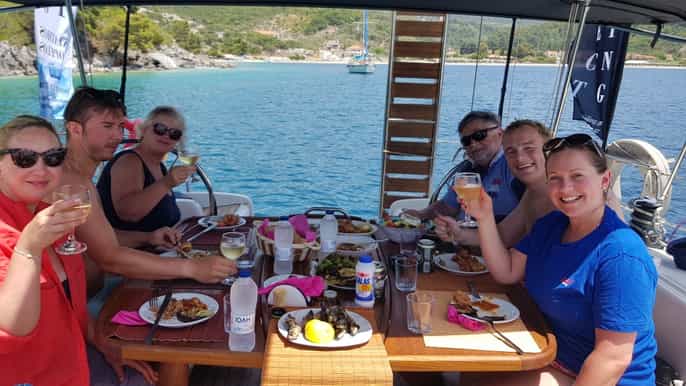 desde el puerto de skiathos día en barco con almuerzo