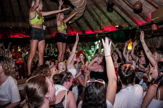 Солнечный берег: ползание по барам