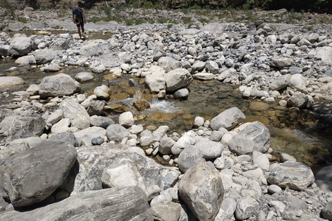 Desde Georgioupolis: traslado de ida y vuelta a Samaria GorgeTraslado de ida y vuelta a Samaria Gorge con guía de senderismo