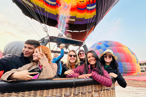 from MexicoCity:Balloon flight Over thepyramidsofTeotihuacanVuelo en globo aerostatico con traslado desde CDMX