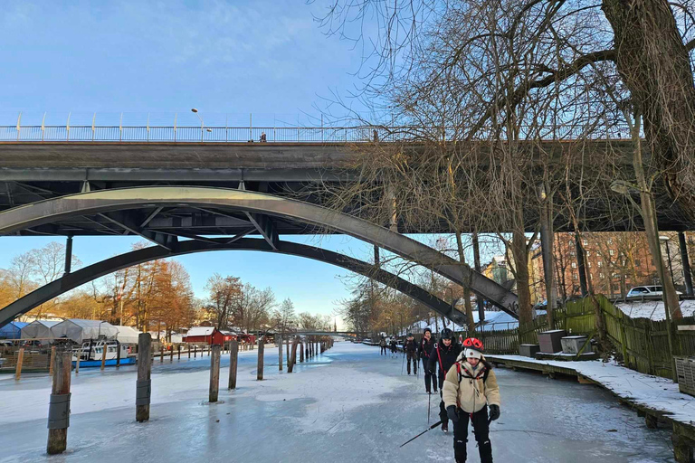 Stockholm: Schlittschuhlaufen für Anfänger auf einem zugefrorenen See