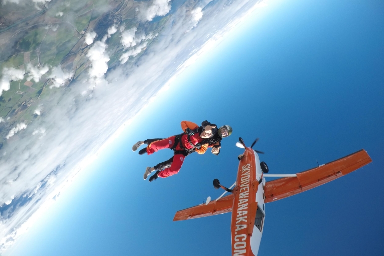 Wanaka: Tandem Skydive Experience 9,000, 12,000 or 15,000-ft Wanaka: 12,000-Feet Tandem Skydive Experience