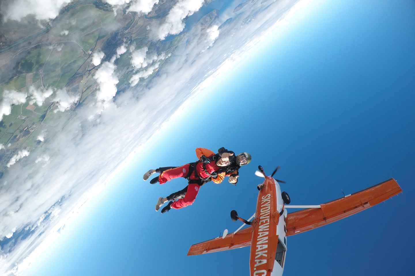 Wanaka: Tandem Skydive Experience - Wanaka: 9,000-Feet Tandem Skydive Experience