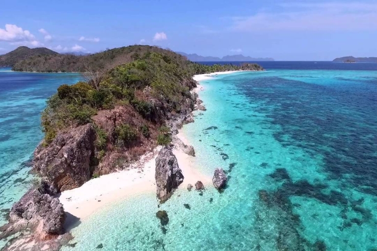 Coron: Przybrzeżne klify, plaża i wyspa Malcapuya