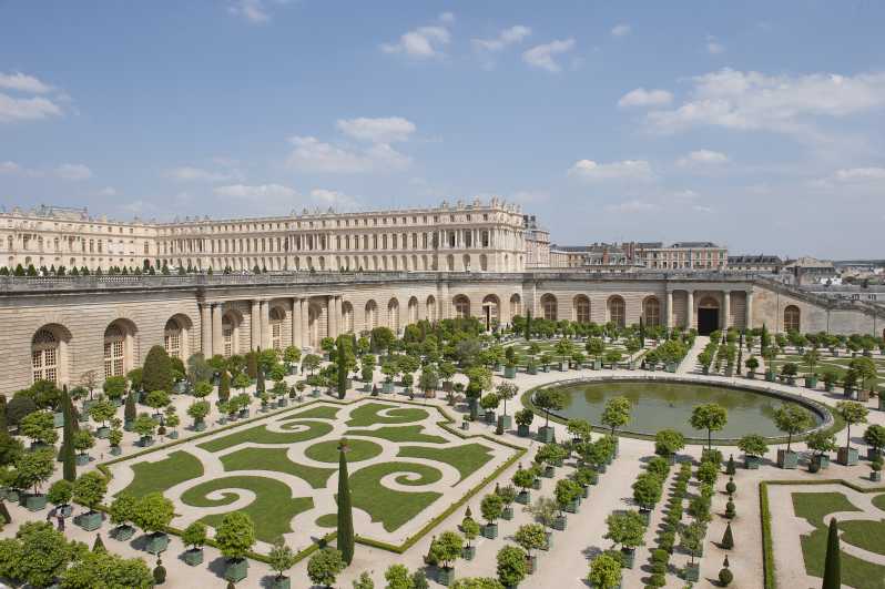 Château de Versailles: The Musical Fountains Show
