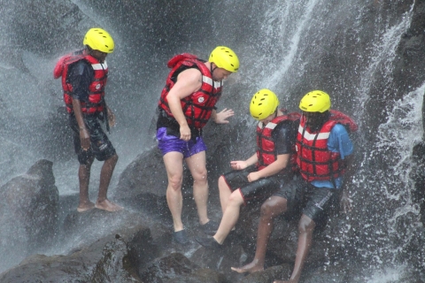 Desde Livingstone: Rafting con baño bajo las cataratas Victoria