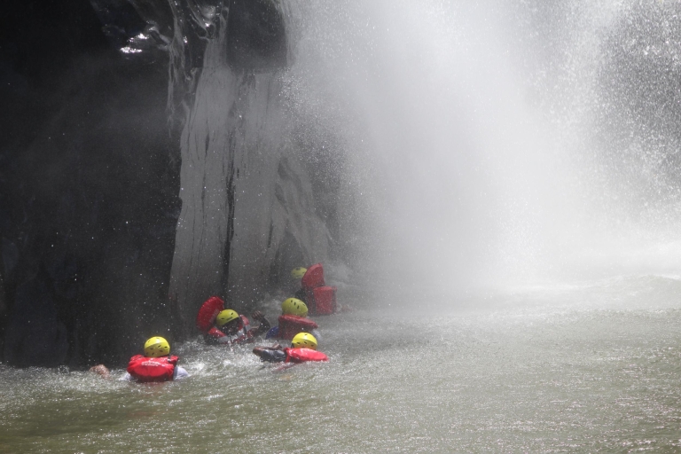 Desde Livingstone: Rafting con baño bajo las cataratas Victoria