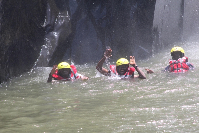 Od Livingstone: Rafting z pływaniem pod wodospadami WiktoriiOd Livingstone: Rafting z pływaniem pod Wodospadami Wiktorii