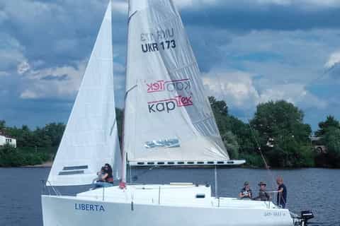 Kiev: Private Dnipro River Guided Boat Tour