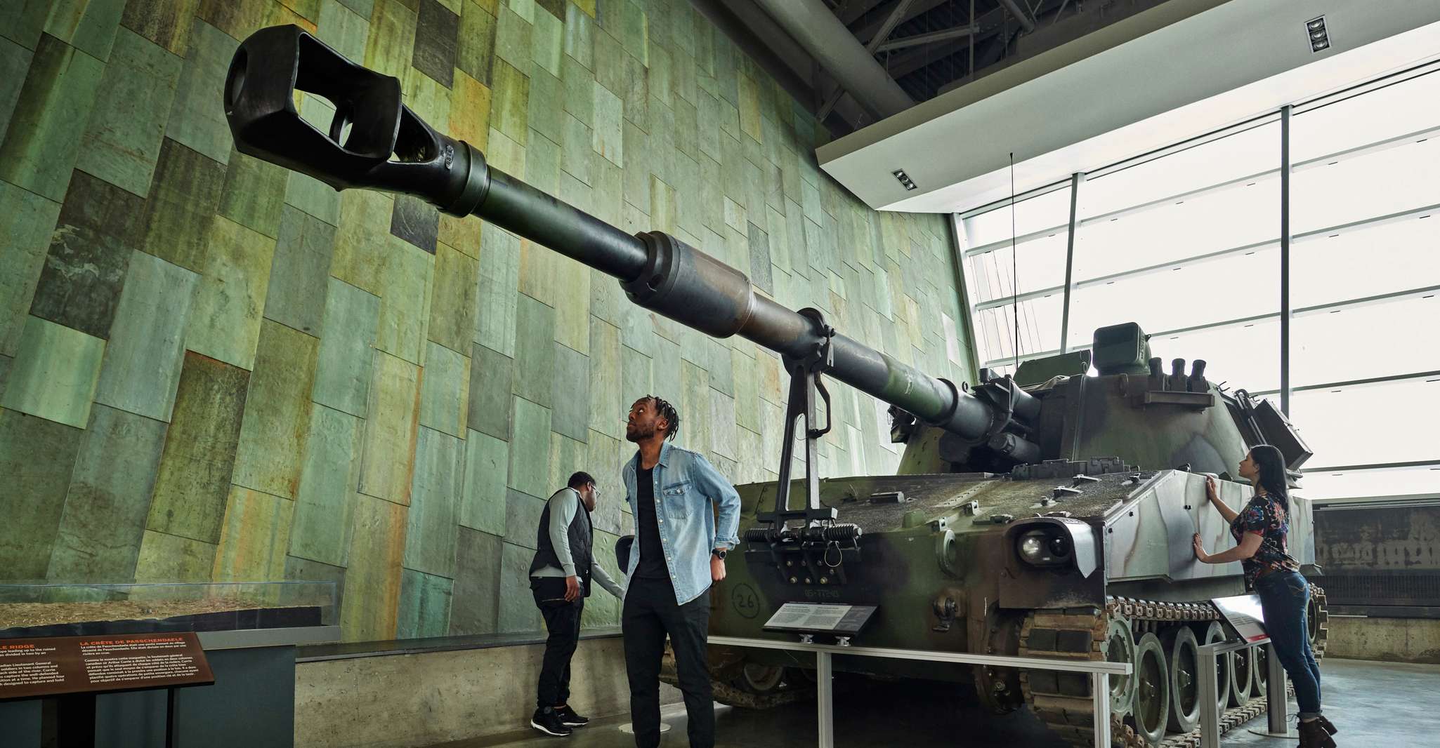 Ottawa, Entrada al Museo Canadiense de Guerra - Hizvo