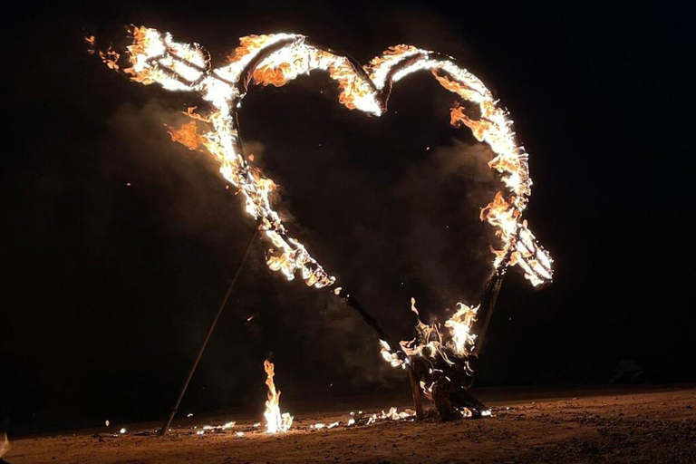 Marrakech: Safari nel deserto con cena, spettacoli, danze e piscinaMarrakech: falò nel deserto di Agafay, cena, spettacolo musicale e biliardo