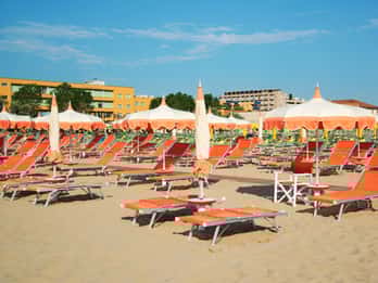 Riccione: ombrelloni e lettini al Beach 209