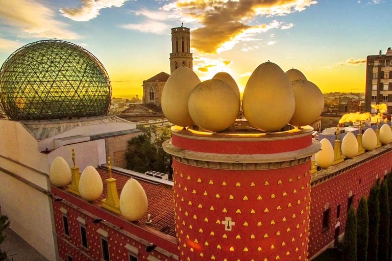 Ab Barcelona: Tour auf den Spuren von Dalí mit HotelabholungTour auf Englisch