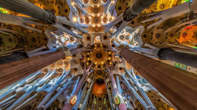barcelona sagrada familia halfday tour with hotel pickup