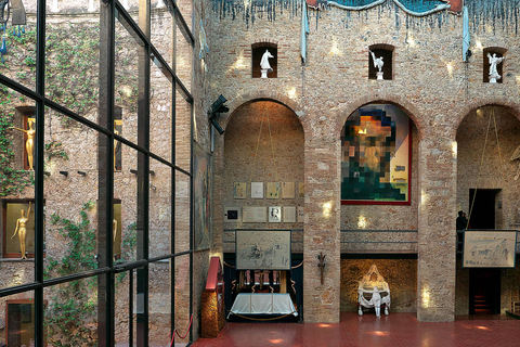 Ab Barcelona: Private Dalí-Tagestour nach Figueres und PúbolPrivate Tour