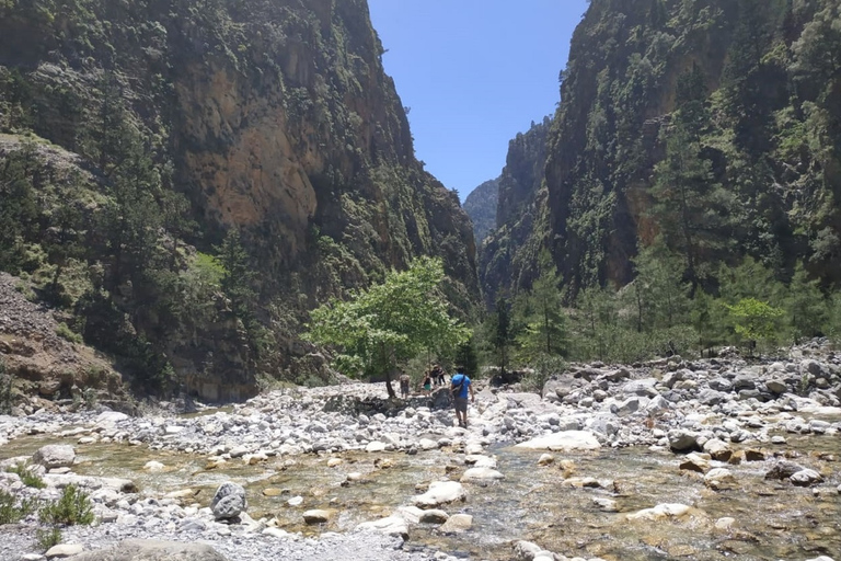 Desde Georgioupolis: traslado de ida y vuelta a Samaria GorgeTraslado de ida y vuelta a Samaria Gorge con guía de senderismo