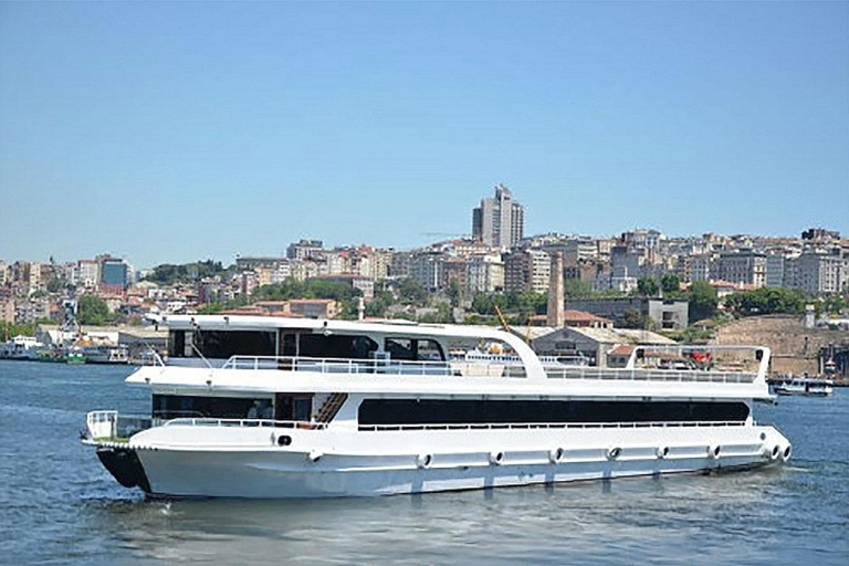 Istanbul: Bosporus-Bootsahrt mit Abendessen & EntertainmentBosporus-Fahrt mit Abendessen und ortstypischem Alkohol