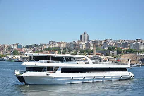 Istanbul Bosphorus Cruise with Dinner and Entertainment