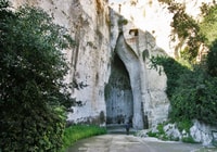 Syrakus, Archäologischer Park von Neapolis, kleine Gruppe - Hizvo