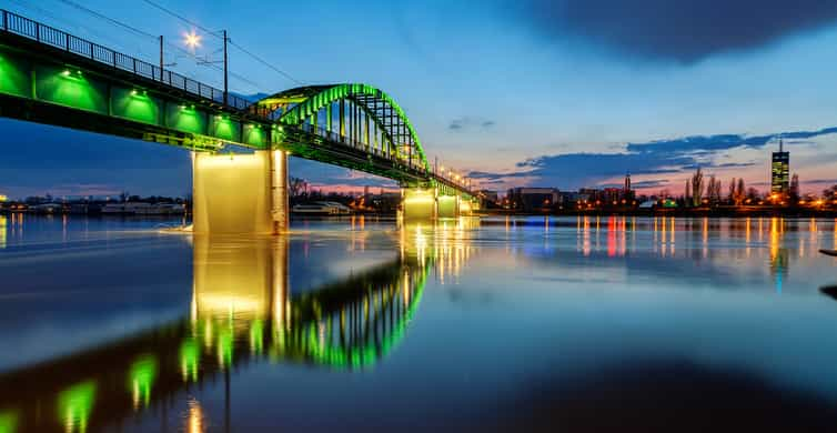 Belgrado: Crucero turístico al atardecer con bebidas