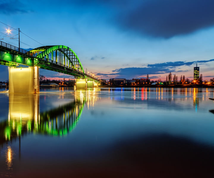 Belgrade: Sunset Sightseeing Cruise with Drinks