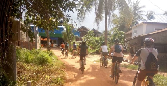 Siem Reap: Countryside Cycle and Local Village Life Tour