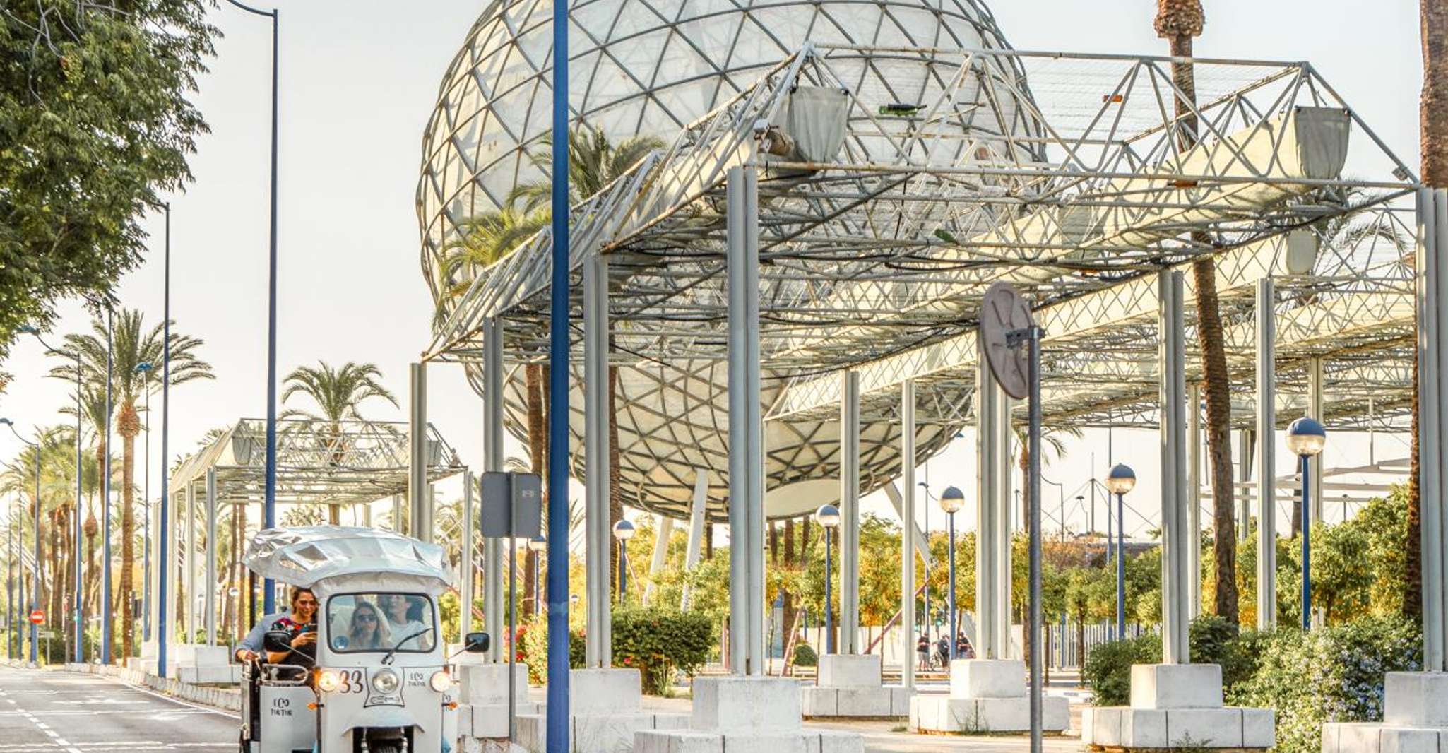 Sevilla, stadstour door privé -eco tuk tuk - Housity