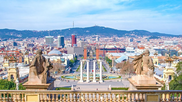 Barcelona Highlights Small Group Half-Day Tour with Pickup