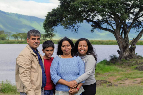 From Arusha: Ngorongoro Crater with Nature Tour and Lunch