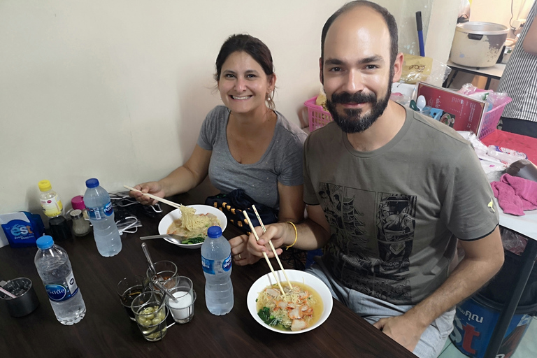 Bangkok: CHOB Day Walking Tour (Talking + Walking + Eating)